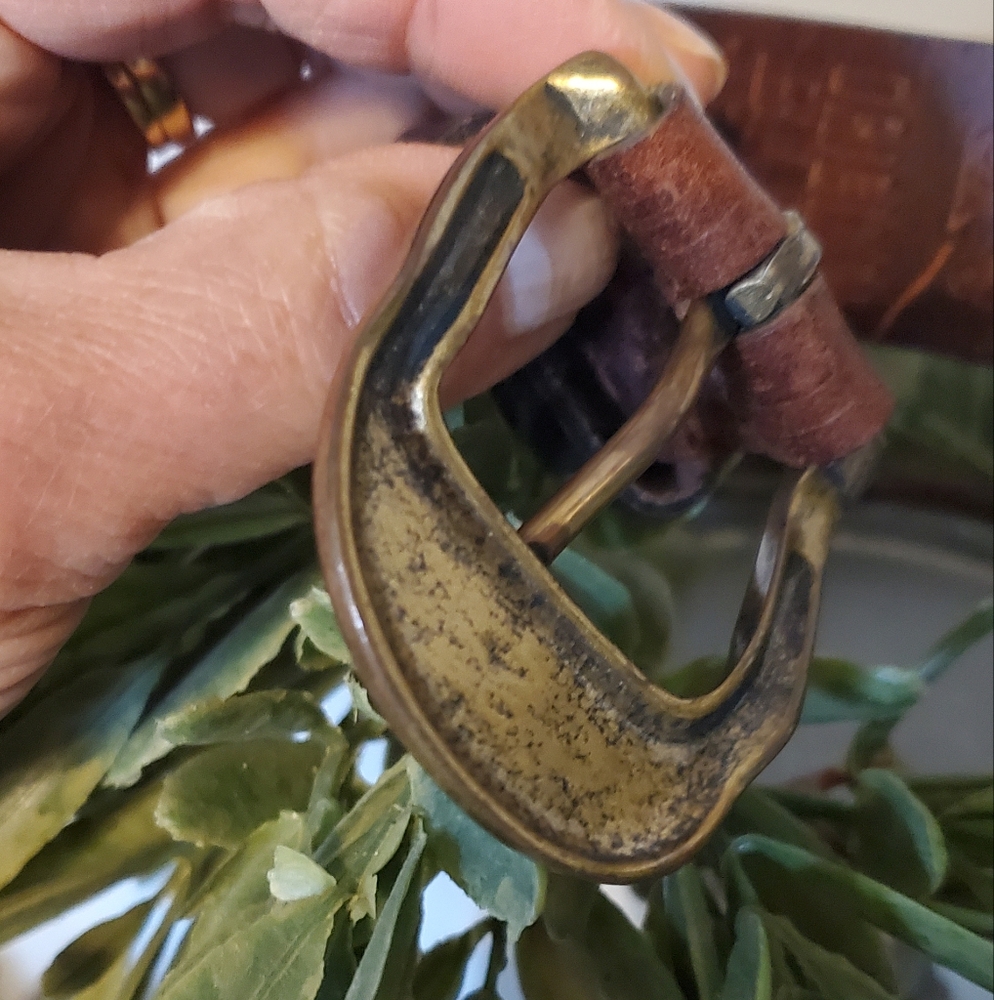 Levi's Vintage Brown Leather Belt with Brass Buckle Medium/27-31βοΈπ€βοΈ - Picture 3 of 8